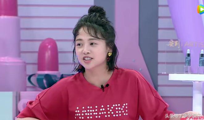 鬼鬼的化妆台很简单，何炅脱口而出4个字，却暴露了她的真实性格