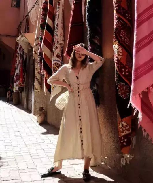 胖女孩的穿衣典范｜她又矮又胖，却因穿衣有18万关注？