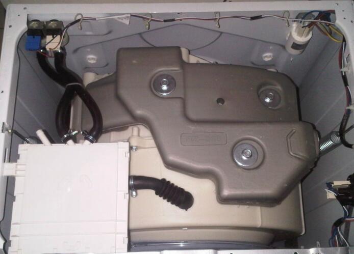 洗衣机脱水时满地疯狂“跑”，千万别大意！教你这招解决，真方便