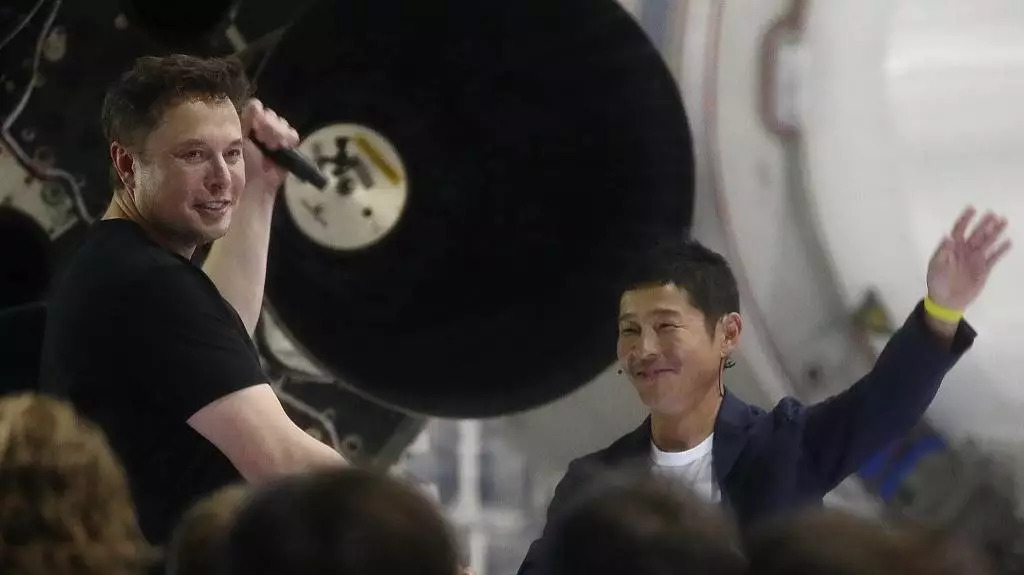 第一位太空航天员是谁,首位太空游客