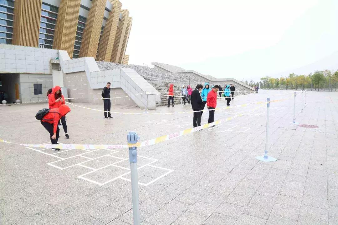 别Young激情，花Young来袭！今天市直机关职工运动会开幕，现场很燃～