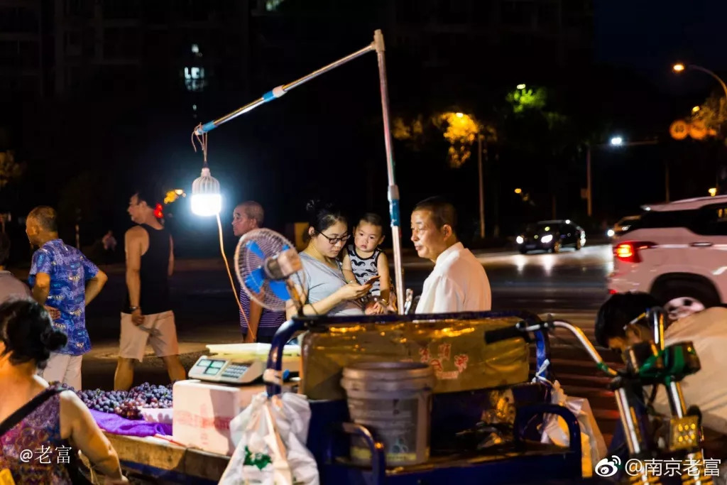 南京的夜晚真实图片,2005年的南京街头真实影像