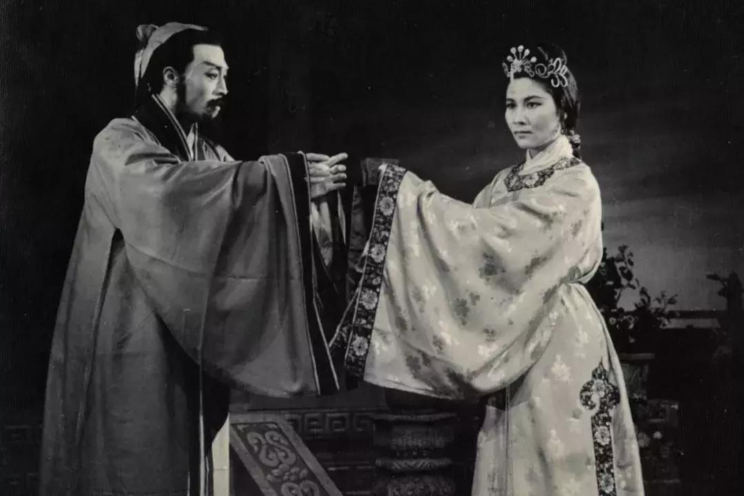 80后女孩，割舌自述：我们是最受压迫的一代