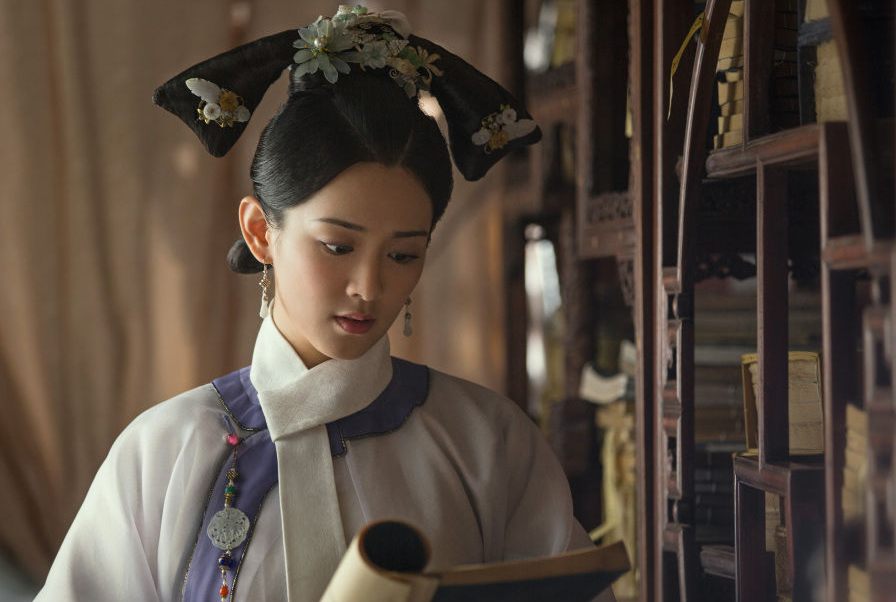 《如懿传》：小乾隆17岁的舒妃*焚自**下线，是什么让她万念俱灰？