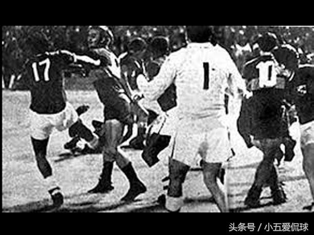 一场足球比赛11张红牌,一场足球比赛红牌最多