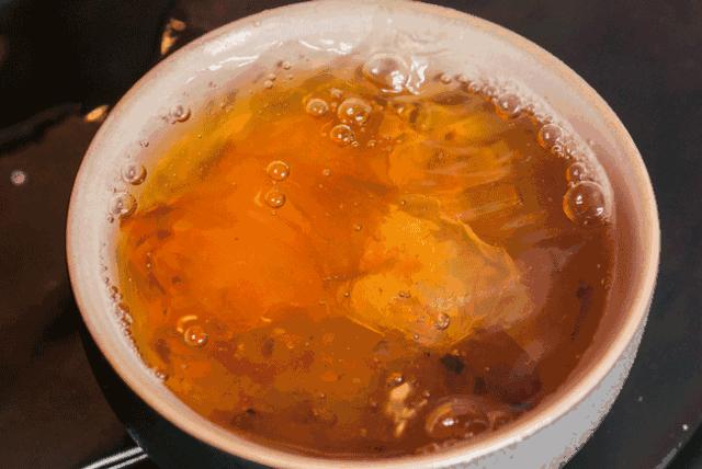 6.8折！陆家嘴惊现1家“网黄餐厅”，人均40+吃哭老板！