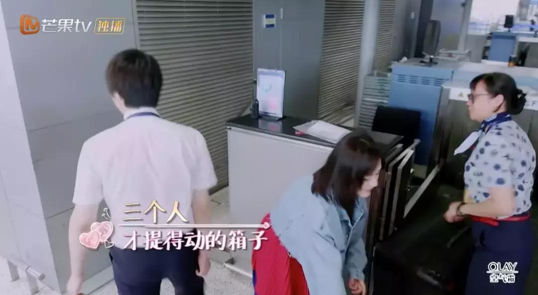 梁洛施秋冬穿搭,梁洛施机场装扮