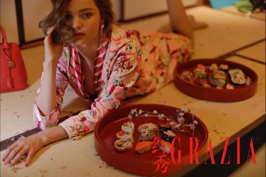 梁洛施秋冬穿搭,梁洛施机场装扮