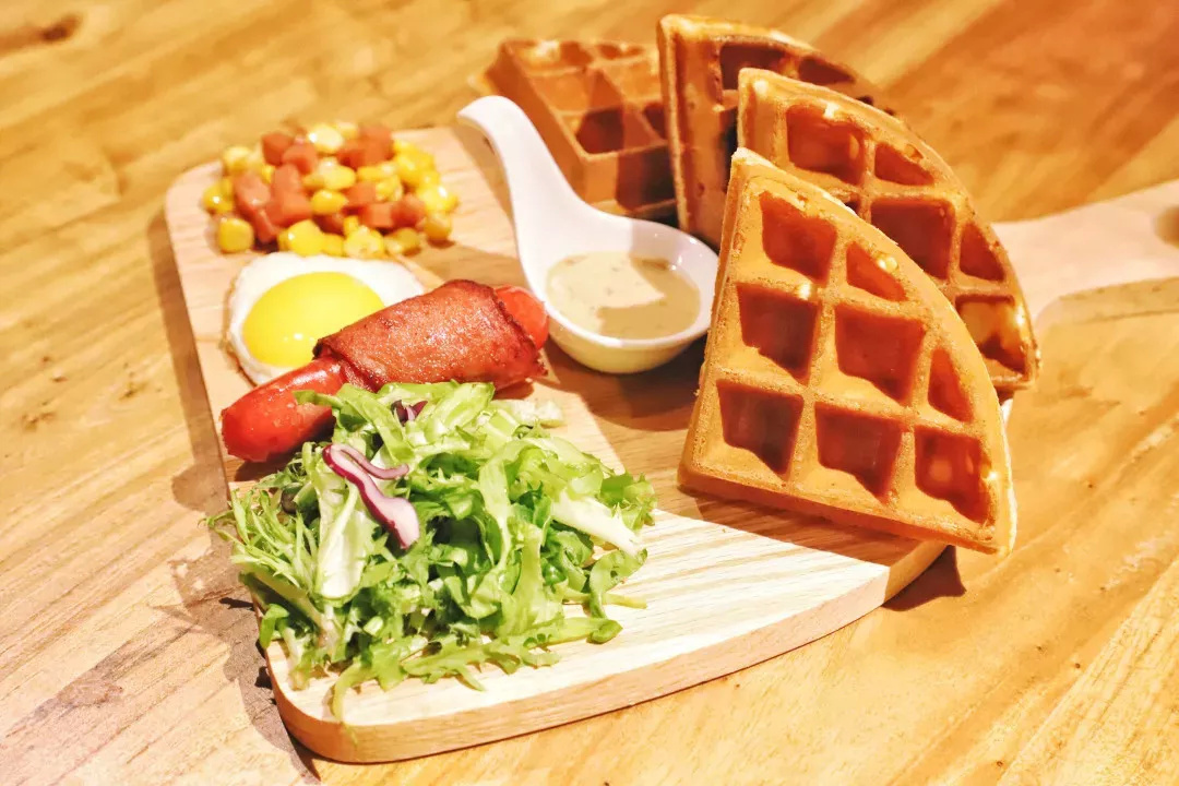 在漫猫喝咖啡，那种无忧的心情，仿佛随着维也纳音符飘到云间……