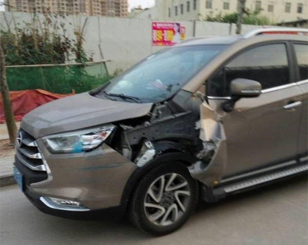 车辆发生事故对方逃逸怎么理赔,开车发生事故后逃逸怎么处理