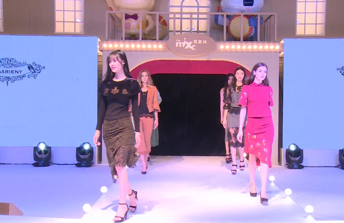 巴黎时装周t台模特展示,巴黎时装周彩色t台秀