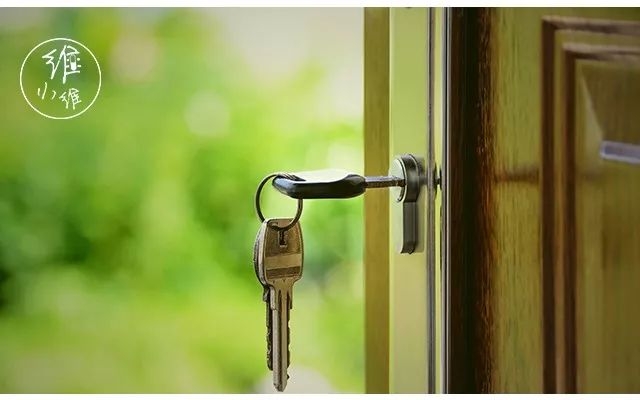 在老家有三套房,在小县城里有3套房