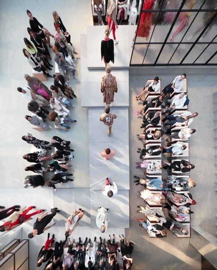 burberry鏂版鐧絫,burberry鍩虹娆剧櫧t