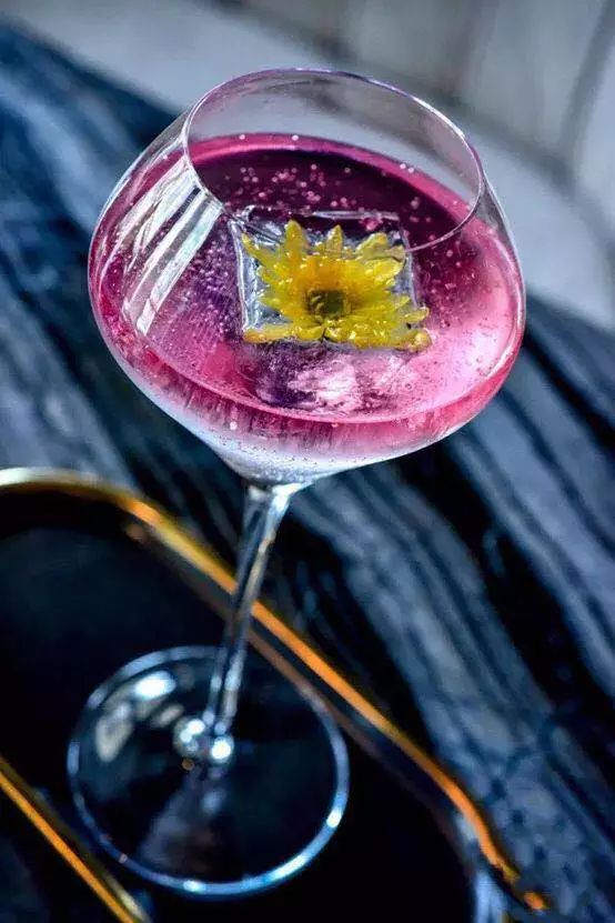 微醺｜“爬梯”落幕、酒劲儿未散，GIN迷去哪续火？