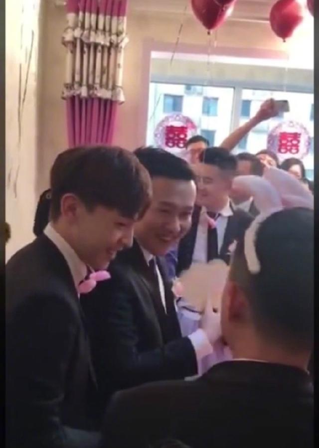 邓伦回老家当伴郎,网传其豪送99万份子钱,本人懵了:啥情况?