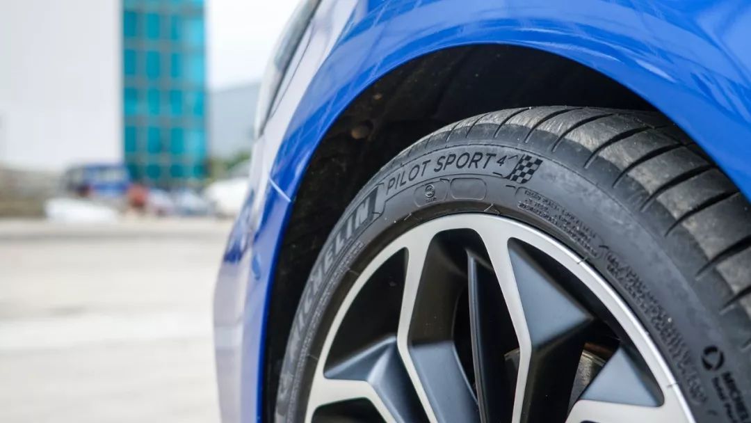 试驾新一代福特福克斯,福特福克斯和思域哪个好