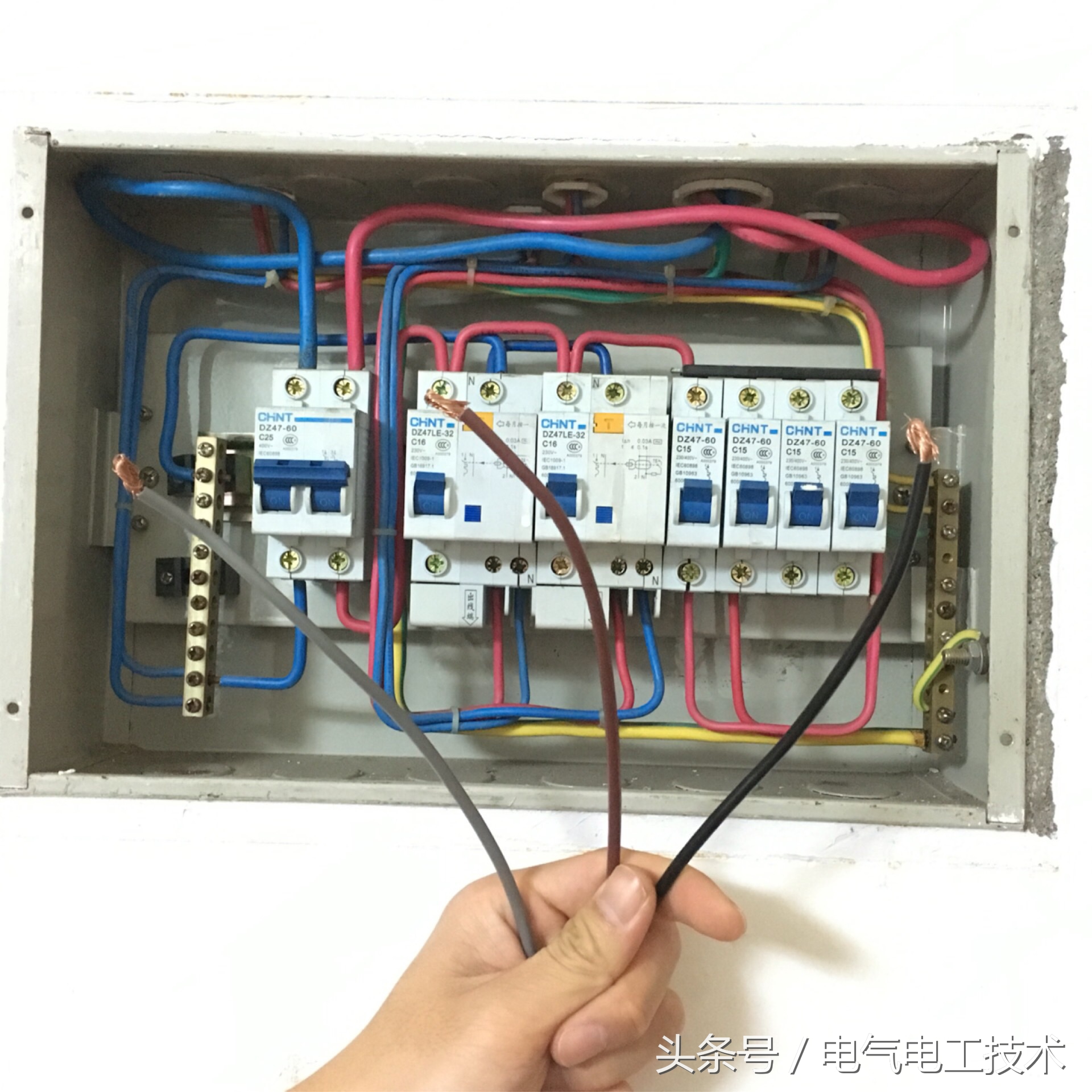 配电箱带电:火线,零线,地线怎么接线和拆线?正确顺序是什么?