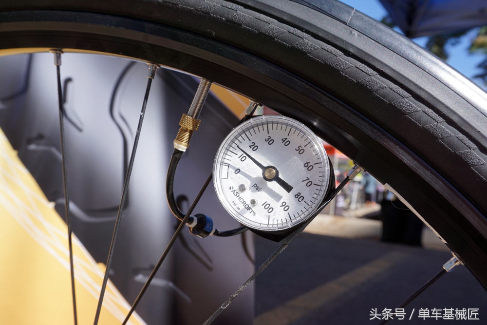 自动给轮胎充气工具,自动充气轮胎的充气系统