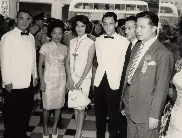 你不能再拥有时国语,奔驰是给成功人士的座驾