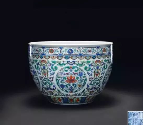 斗彩图案,斗彩姹紫瓷器