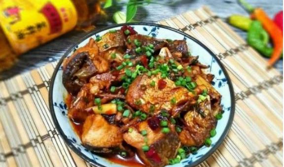 万能鱼汤怎么做,家常炖鱼的最佳方法