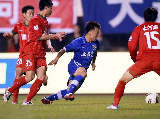 悲剧!他是球队元老,因脱衣“比心”庆祝吃红牌,间接害球队降级