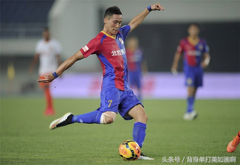 玩大了吧!北京老将进球后竟做如此不雅动作,这举动就该重罚!