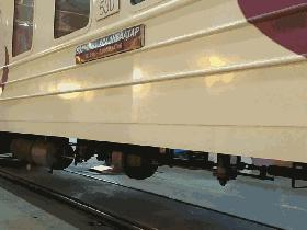 旅客还在熟睡中，他们竟悄悄换走了火车底盘！