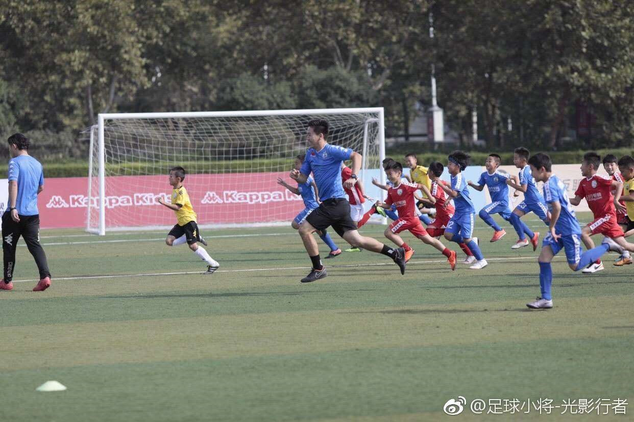 中国足球小将感谢遇见,当中国体育健儿遇见日本队