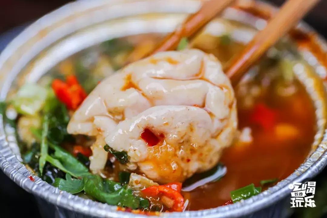 为了一道猪鼻筋,她们频频飞去四川,最后干脆把它带回长沙来了