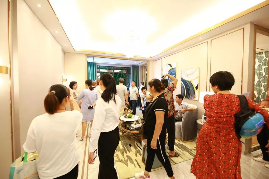 *钟金**领航，武广启航｜*钟金**武广新城营销中心盛大开放！未卖先火！