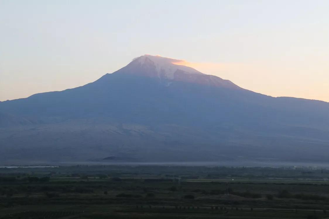 土耳其亚拉腊雪山下的亚美尼亚“深坑”修道院（霍瑞维拉修道院）