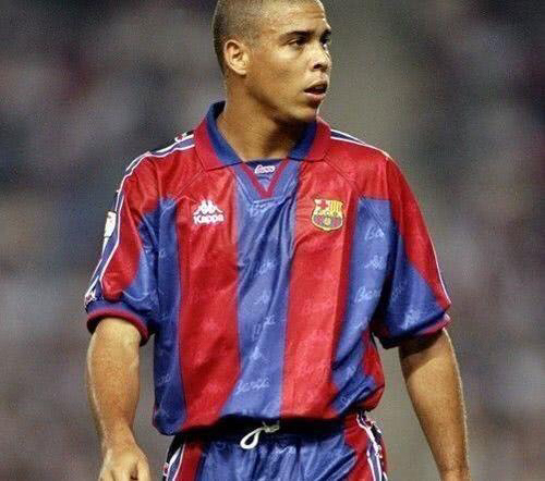 罗纳尔多纪录,罗纳尔多在足球史地位