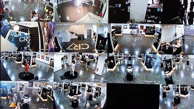 c罗被围拍图片,c罗被围住的图片