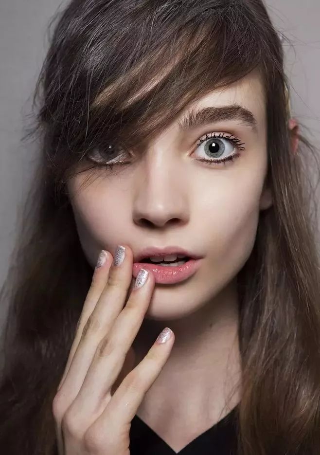 昨天去做了美甲上班领导会说吗,做了美甲半个月