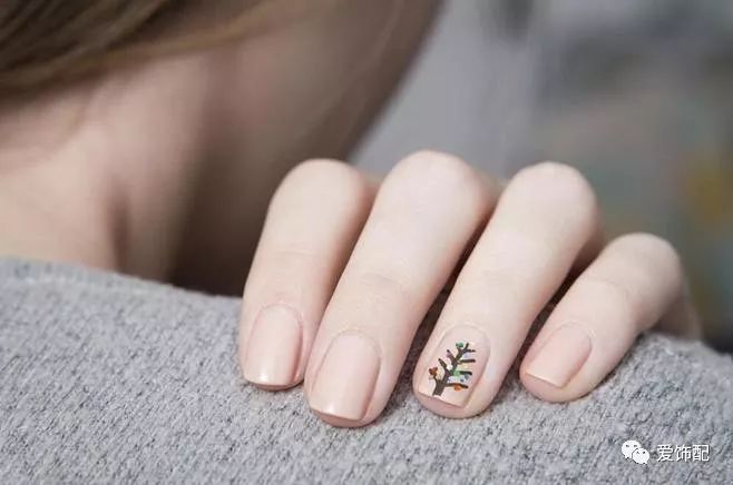 昨天去做了美甲上班领导会说吗,做了美甲半个月