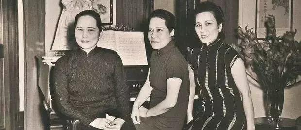 宋氏三姐妹的爹妈是谁,宋氏三姐妹与父母的合影