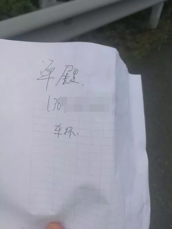 百万豪车被人丢弃,千万级豪车被遗弃