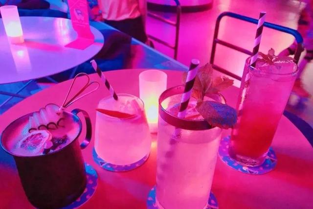 火遍香港尖沙咀、外滩江景环绕……2018魔都新酒吧，潮人新据点！