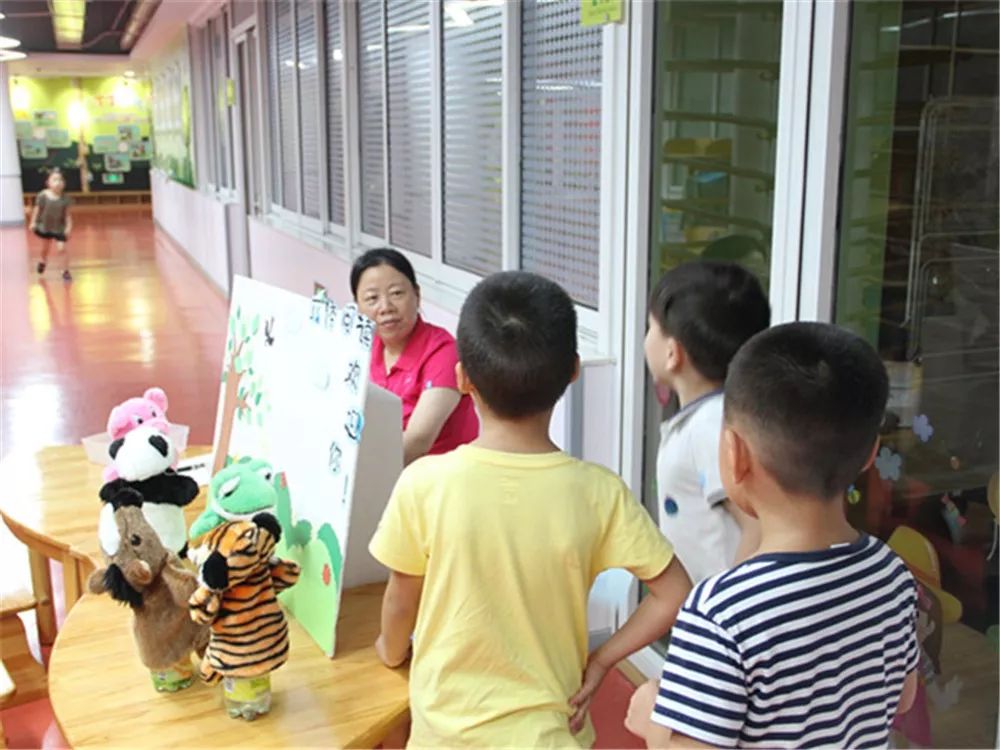 足球、围棋、机器人等等20个科目，这家幼儿园的娃好嗨森啊！