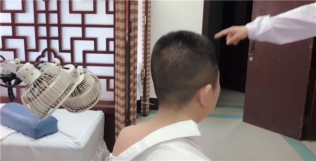 肩峰下撞击综合征影像表现,肩峰撞击综合征推拿治疗