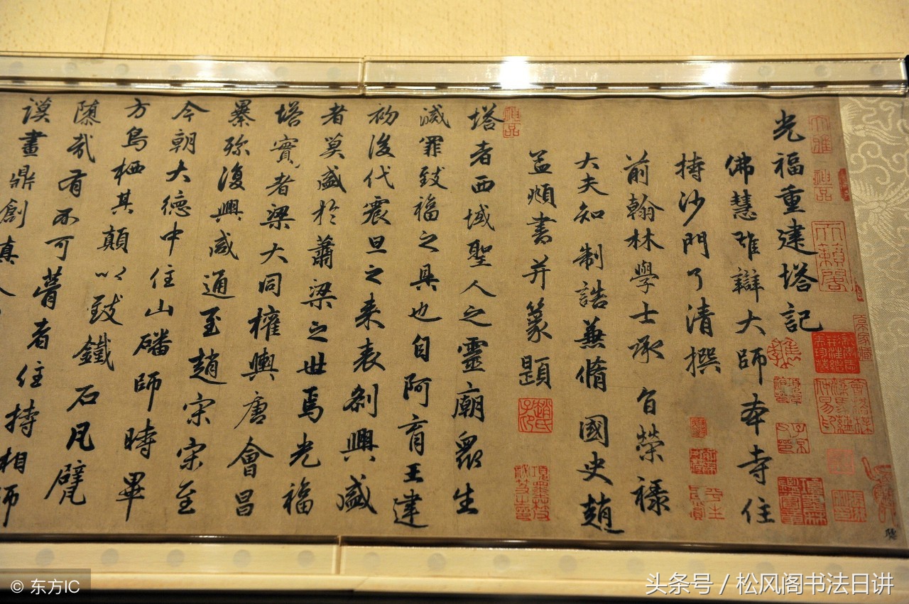 毛笔书法坐姿和握笔姿势,写楷书姿势