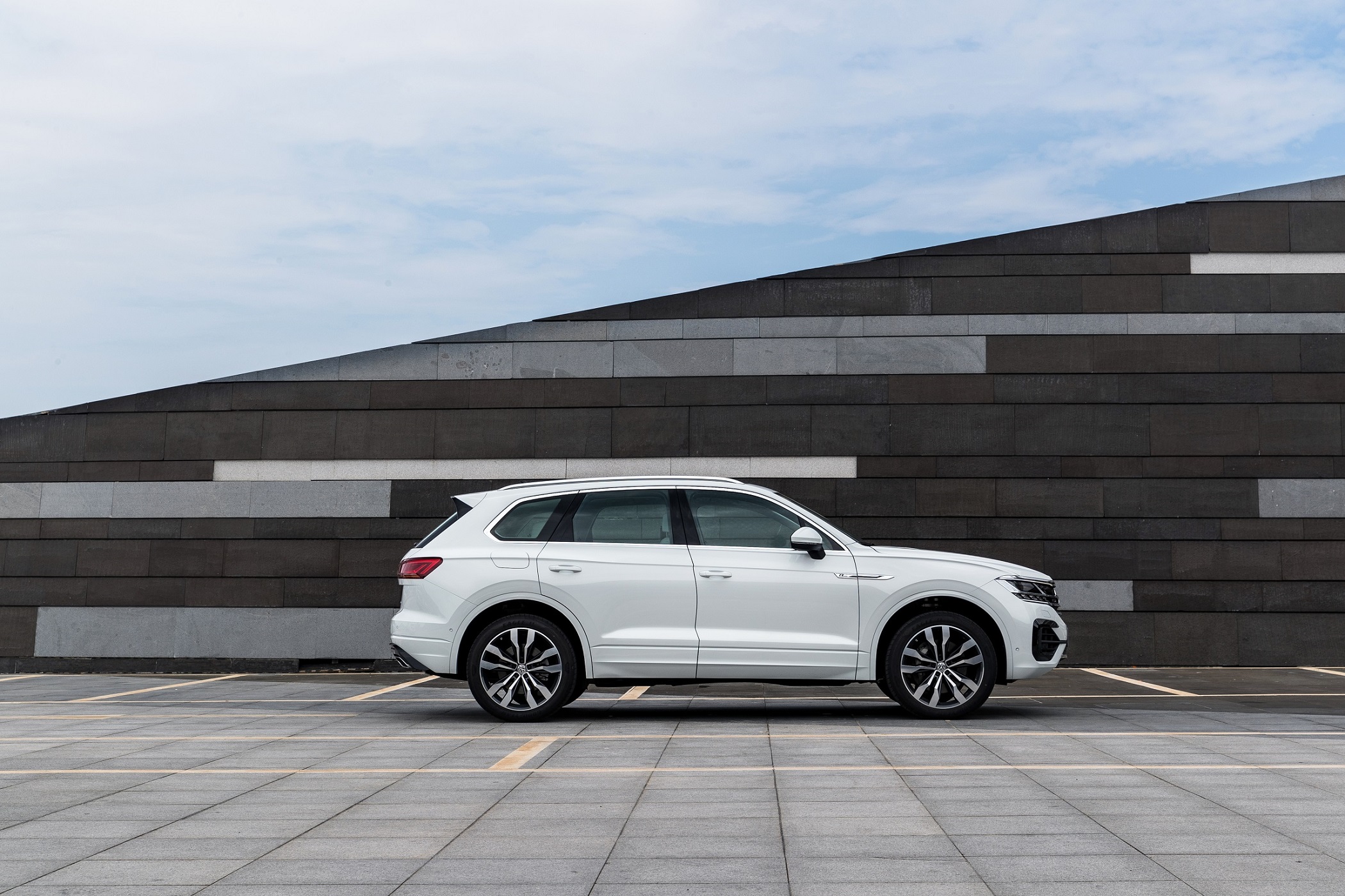 新一代途锐有几款,新一代途锐实车现身科技感超强