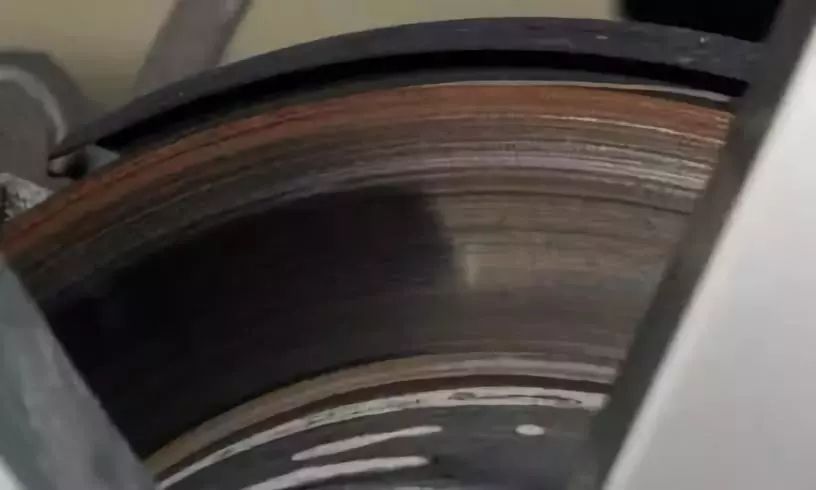 开了1000公里新刹车片还是异响,新款宝马x1更换前刹车片后有异响