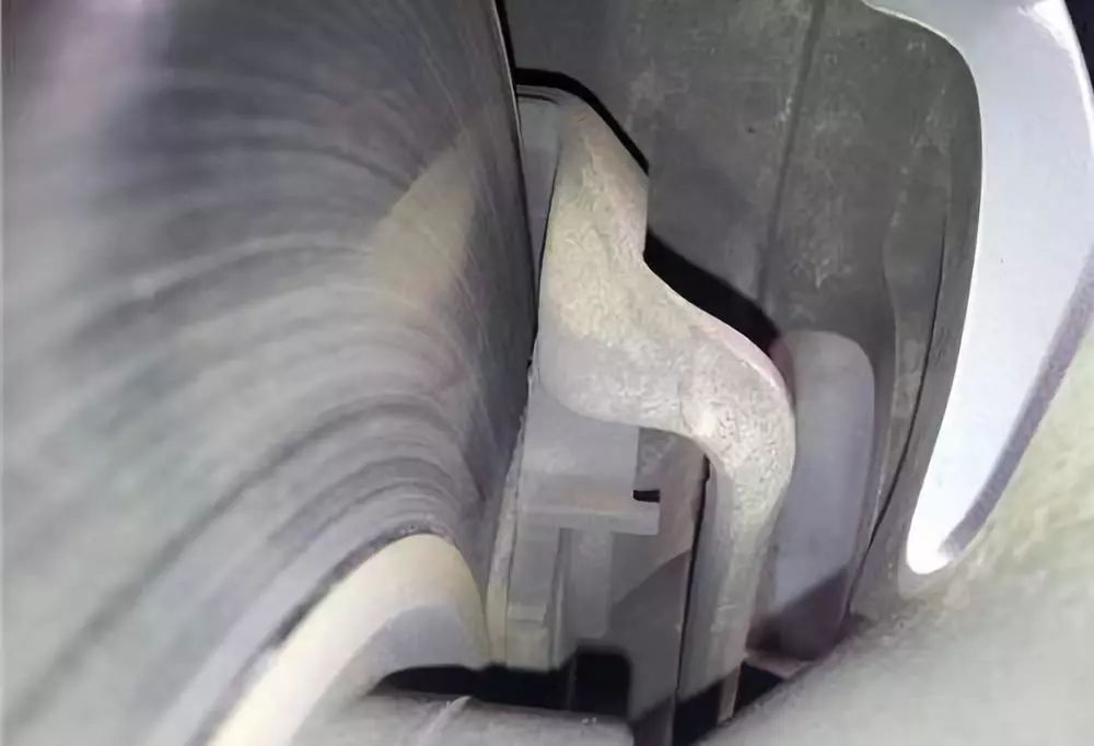 开了1000公里新刹车片还是异响,新款宝马x1更换前刹车片后有异响