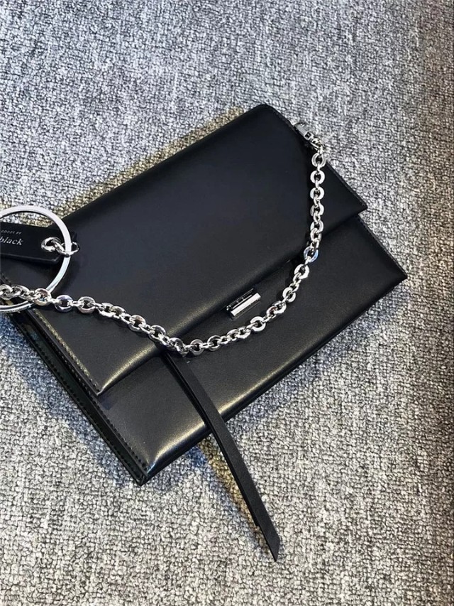 信封包包怎么搭配,信封包包紫色