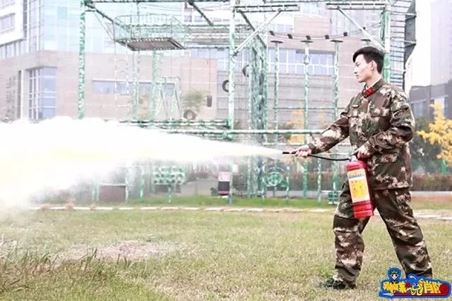 电表箱起火怎么灭,电表箱着火快速灭