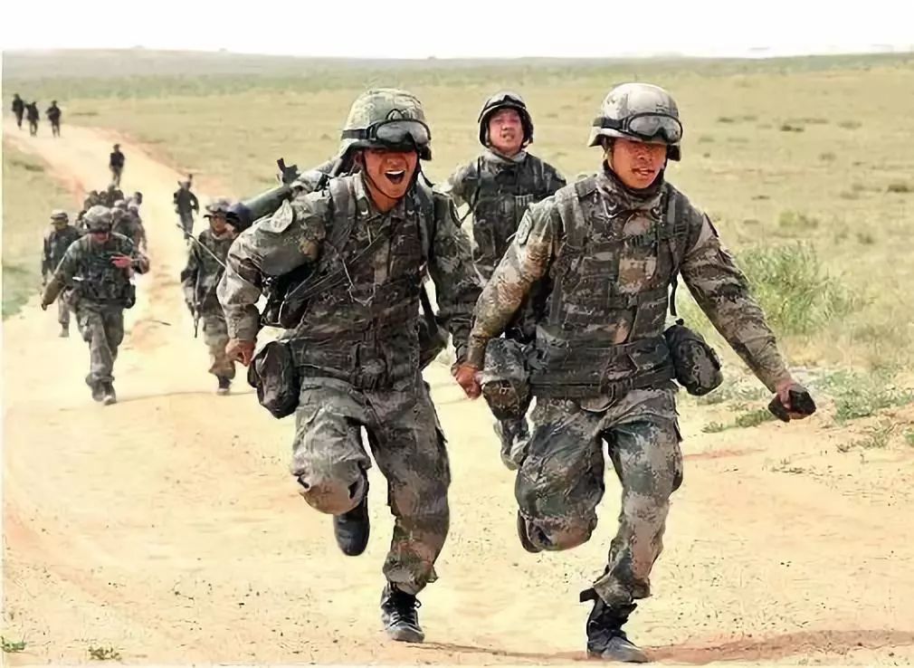 有什么军靴介绍,中国解放军最新的作战靴