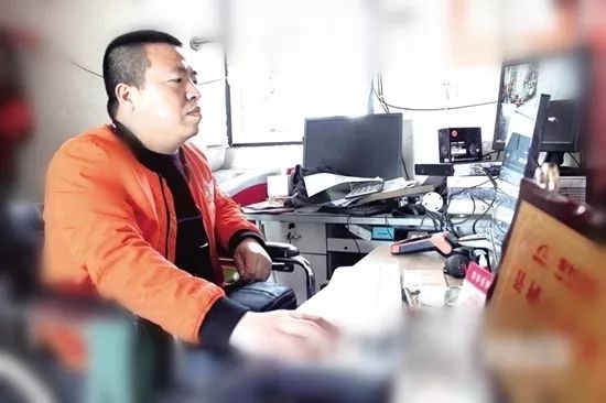 轮椅上的“网购达人”，身为隆昌人我挺你！