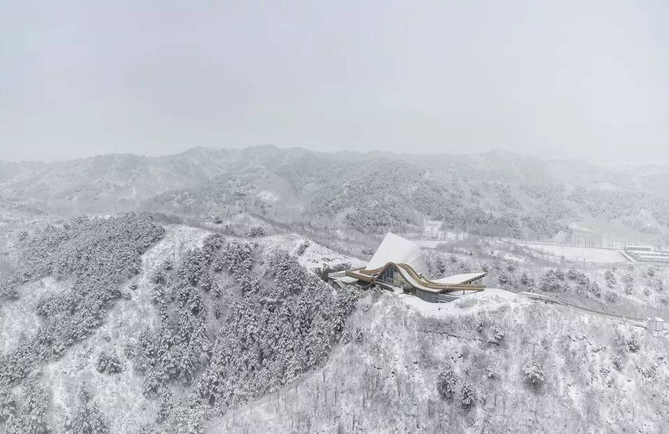 凤凰谷景区山顶风景,凤凰谷山顶艺术馆参观心得感悟